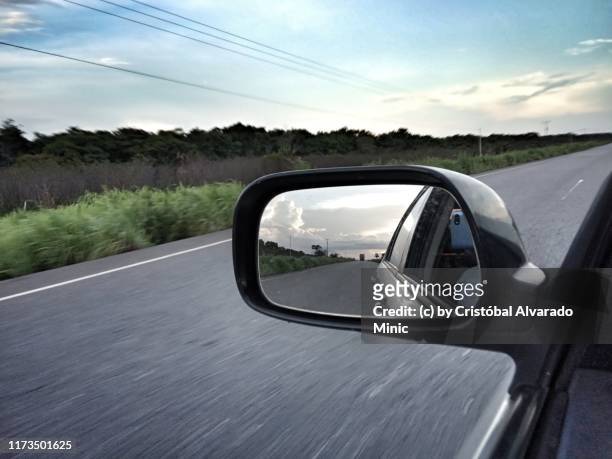 road reflected in wing mirror - car mirror stock-fotos und bilder
