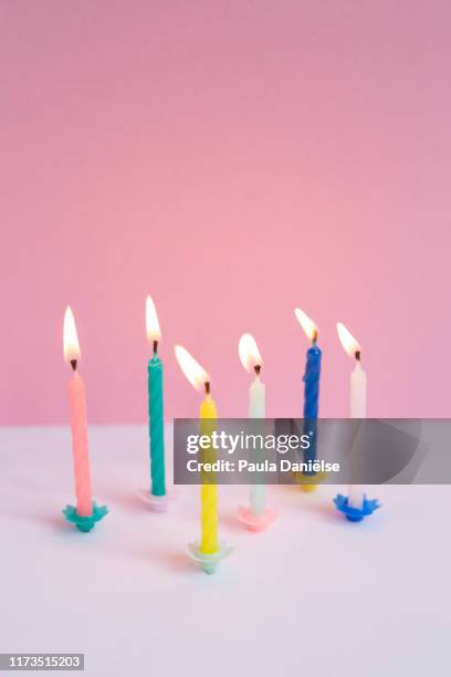 birthday party concept - birthday candles - fotografias e filmes do acervo