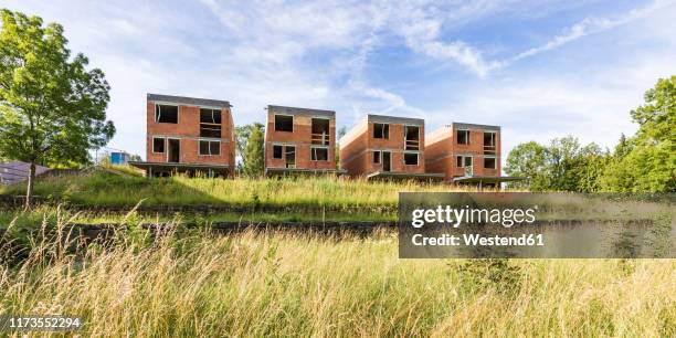germany, baden-wurttemberg, esslingen, new houses under construction - unvollständig stock-fotos und bilder