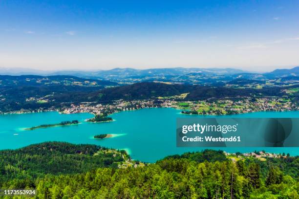 scenic view of islands in lake worthersee from pyramidenkogel tower against sky - ヴェルターゼー ストックフォトと画像