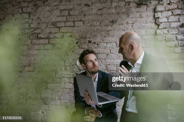 senior and mid-adult businessman having a meeting using laptop - successor 個照片及圖片檔