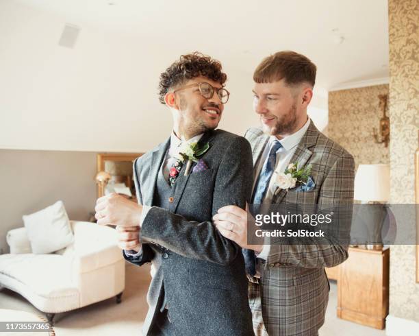 we zijn beter samen - gay marriage stockfoto's en -beelden