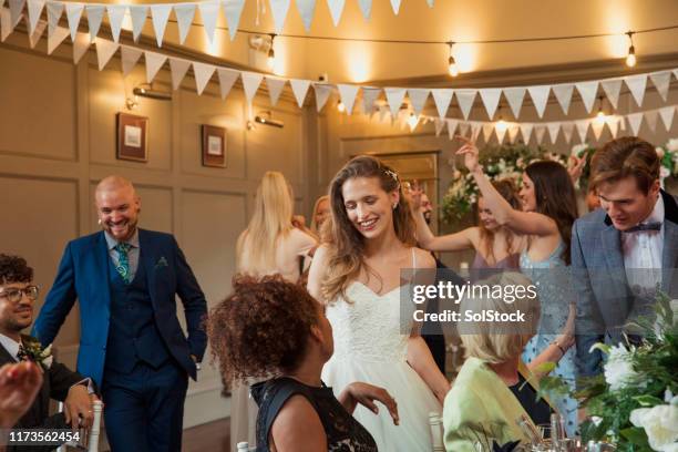 de rondes maken - wedding reception stockfoto's en -beelden