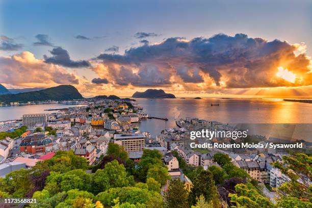 sunset over alesund from byrampen viewpoint, norway - bergen norway stock-fotos und bilder