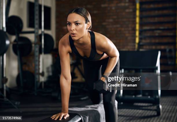 beast mode activated! - weightlifting imagens e fotografias de stock