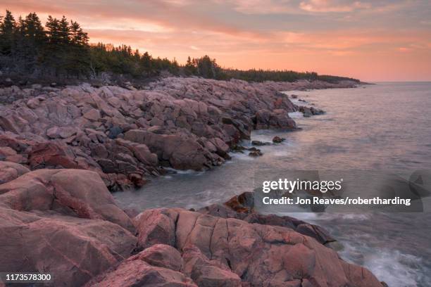 waves and rocky coastline at sunset, lackies head and green cove, cape breton national park, nova scotia, canada, north america - cape breton island stockfoto's en -beelden