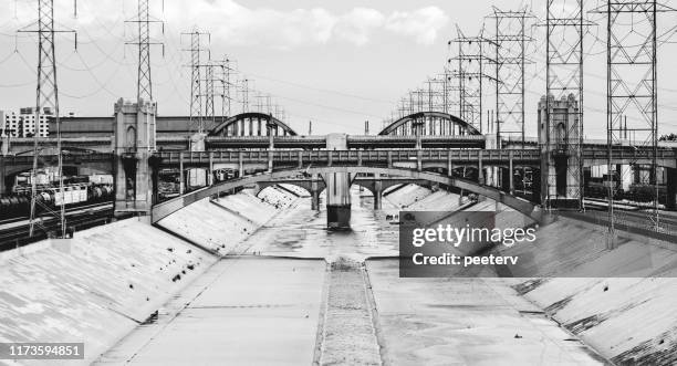 canal del río los angeles - río del este fotografías e imágenes de stock