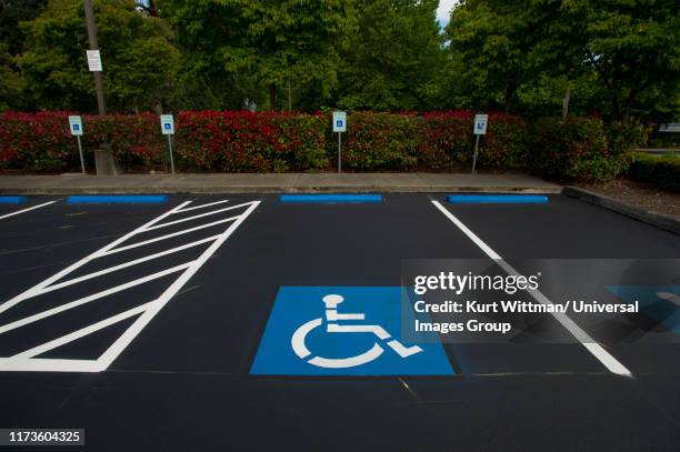 handicap parking zone - ada stock-fotos und bilder