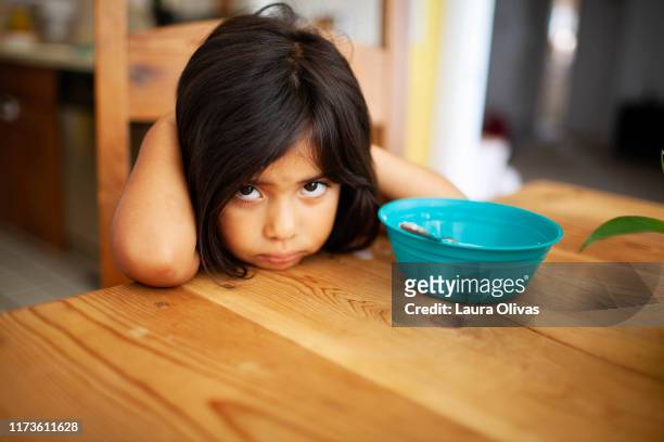 girl upset at kitchen table - picky eater stockfoto's en -beelden