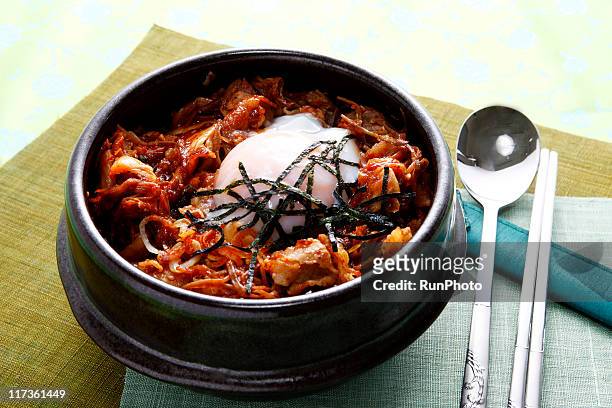 korean food,kimchi bowl - korean food stockfoto's en -beelden