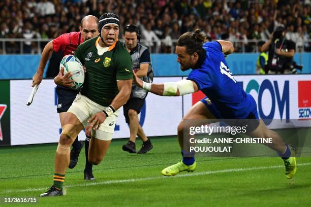 South Africa's wing Cheslin Kolbe runs to score a try during the Japan 2019 Rugby World Cup Pool B match between South Africa and Italy at the...