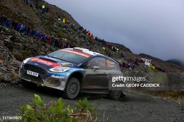 Ford Rally Pilot 67 Geoff Elliot Photos & High Res Pictures - Getty Images