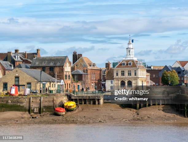 king's lynn's former custom house and entrance to the purfleet - king's lynn stock pictures, royalty-free photos & images