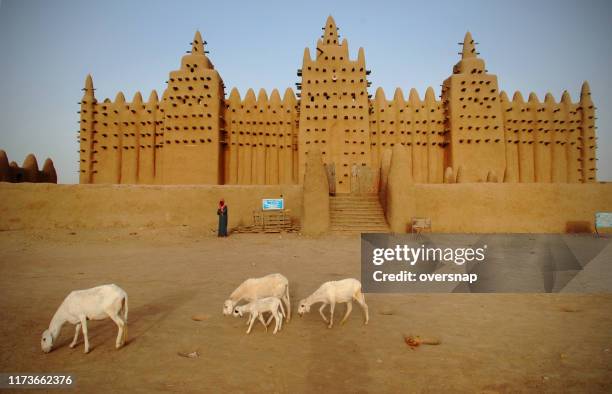 mali modder moskee - djenné stockfoto's en -beelden