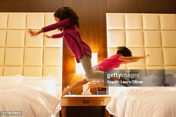 kids jumping on beds - jump on bed photos et images de collection