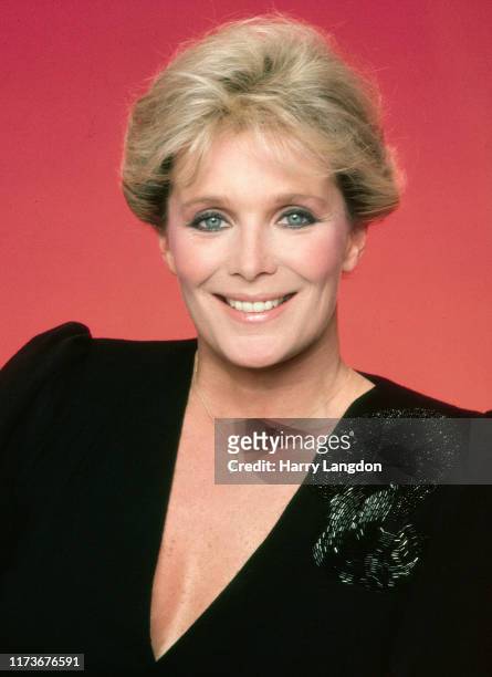 Actress Linda Evans poses for a portrait in 1981 in Los Angeles, California.
