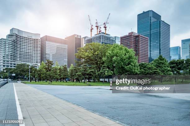 tokyo city square road - zona financiera fotografías e imágenes de stock