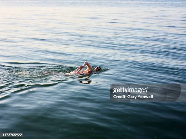 female swimmer in the sea - natación fotografías e imágenes de stock
