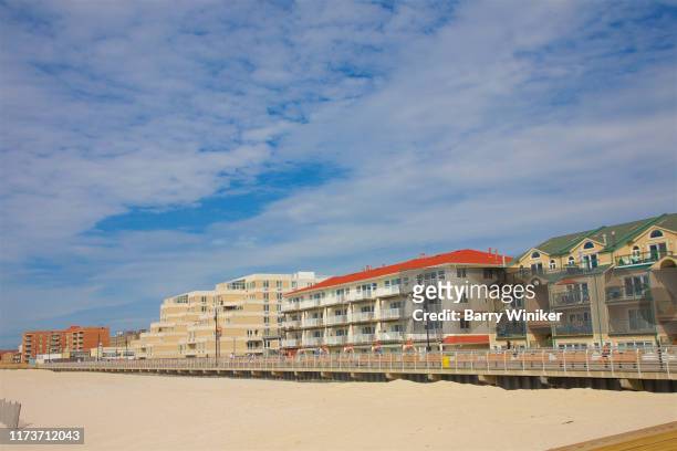 luxury oceanview residences in long beach, new york - long beach new york foto e immagini stock