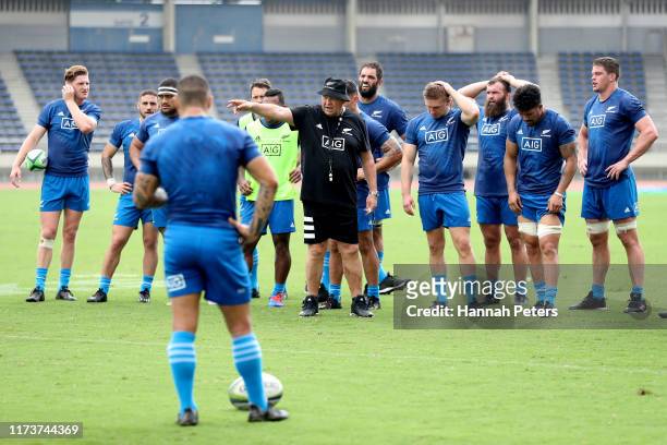 Head coach Steve Hansen of the All Blacks gives instructions during a New Zealand training session at Kashiwa no Ha Park Stadium on September 11,...