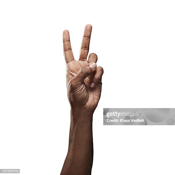 close-up of male hand doing "peace" sign - peace symbol stockfoto's en -beelden