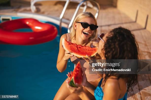 Eating In The Pool Pool Party Eating Photos and Premium High Res Pictures - Getty Images