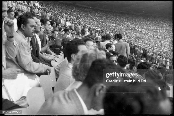 Football WC Brazil 1950: fans in the Maracana Stadium