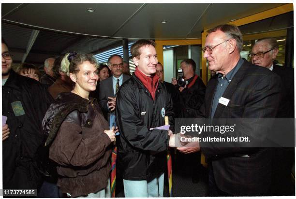 Ingvar Kamprad welcoming customers at Ikea Lyssach, 1996