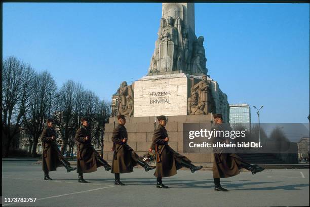 Changing of Guards at the Statue of Liberty, Riga