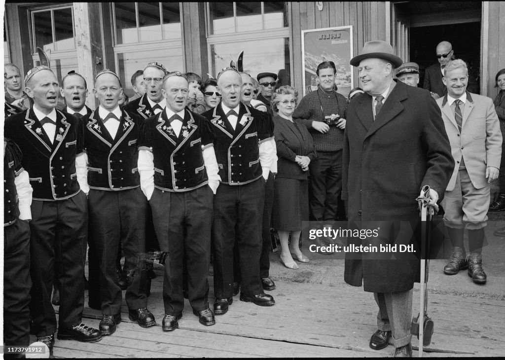Men yodelling for King Olav of Norway, 1968