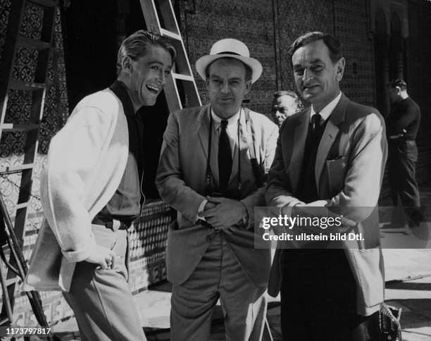 Peter O'Toole, Arthur Kennedy, David Lean on the set to Film "Lawrence of Arabia" 1962