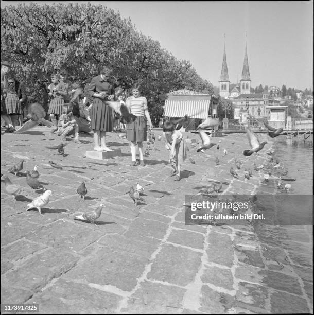 Zusammenleben, Ortschaft, Stadt, Human Relations, Place, Town, Bevölkerung, Kind, Mädchen, Population, Child, Girl, Wirtschaft, Dienstleistung,...