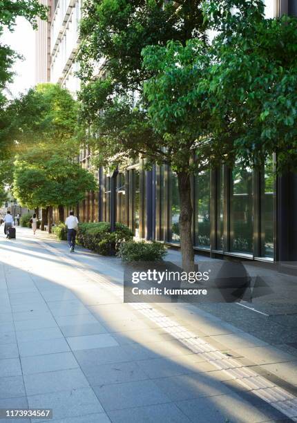 sidewalk of office buildings - marunouchi stock pictures, royalty-free photos & images