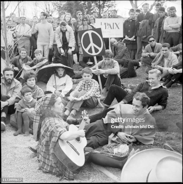 Demonstrator; Hippies; Easter march 1963