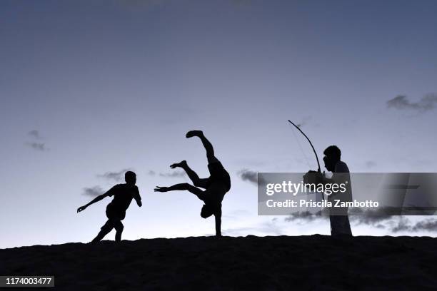 capoeira - brasilianische musik stock-fotos und bilder