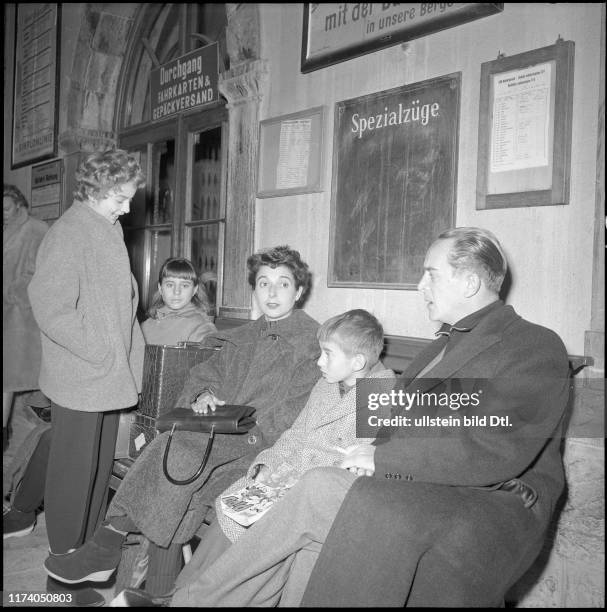 Jacobo Arbenz Guzman and family, station in Visp 1955