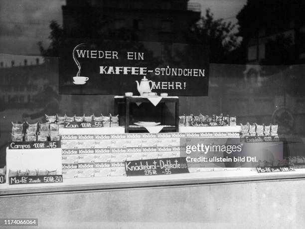 Kaffe; Knäckebrot, Schaufenster 1945