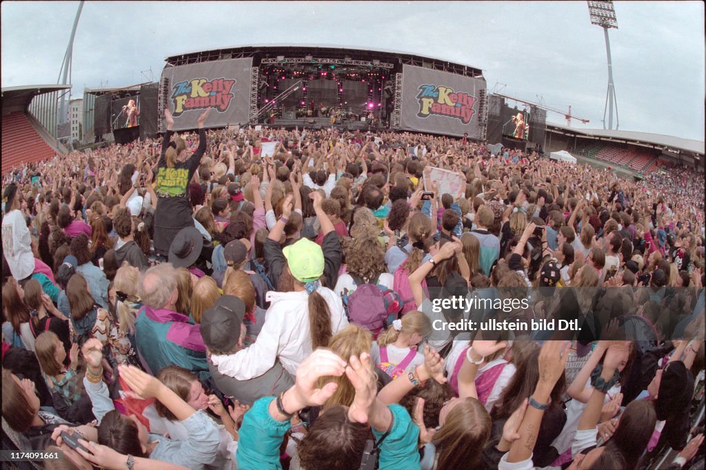 Kelly Family-Konzert im Letzigrund, 1996