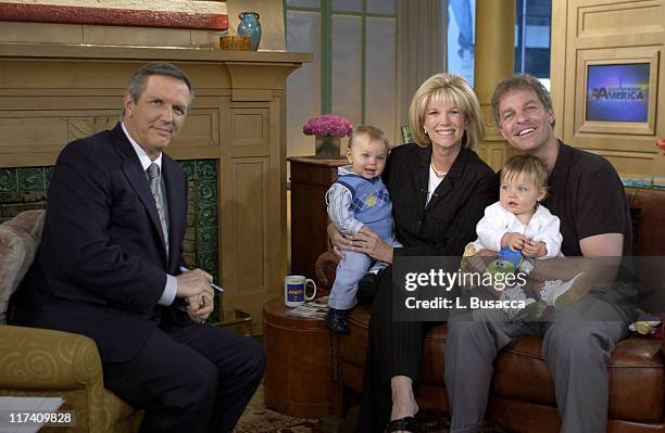 Charlie Gibson of Good Morning America interviews Joan Lunden and Jeff Konigsberg with their children Max and Kate Konigsberg