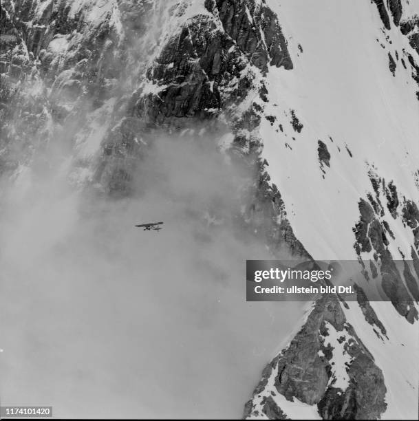 Recovery of two Italian and two German alpinists at the Eiger north face 1957: Search airplane
