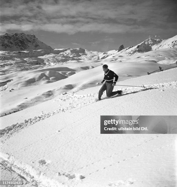 Ski instructor shows proper way to ski, telemarking, Arosa 1938
