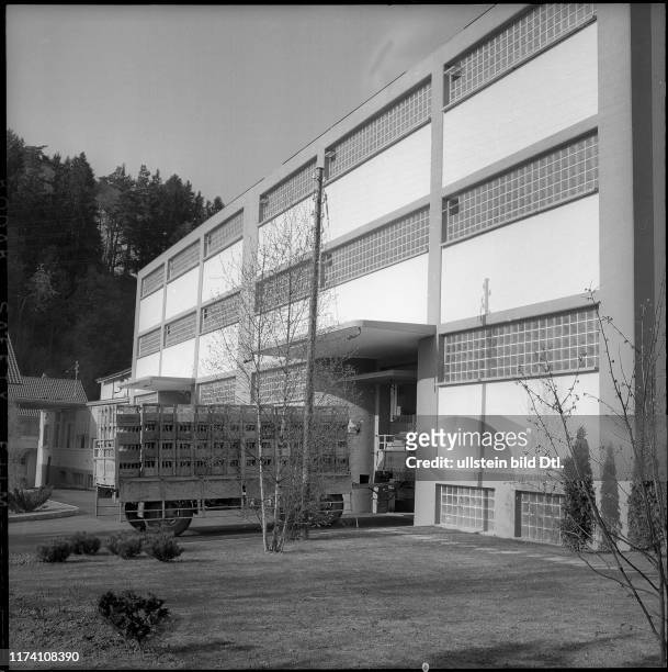 Henniez Lithinée; Fabrikgebäude, 1958