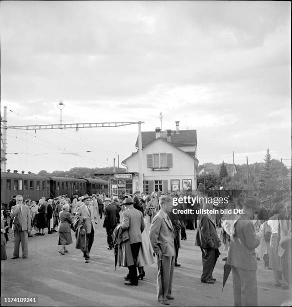 Demonstranten, Ankunft, Protest gegen Kraftwerkbau; Wasserkraftwerk; 1952