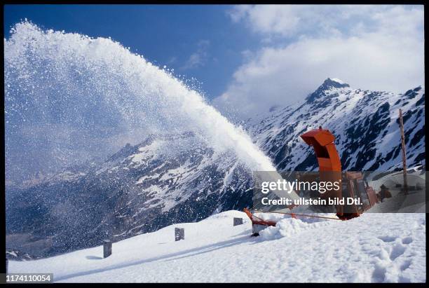 Schneefräse auf dem Grimselpass, 1993