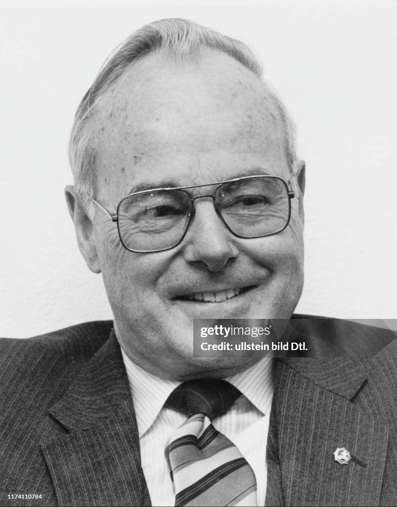Heinz Häsler, Generalstabchef, 1990 News Photo - Getty Images