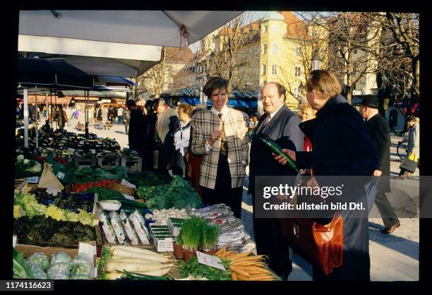 Caroline Reiber und Sepp Trütsch am Viktualienmarkt 1990