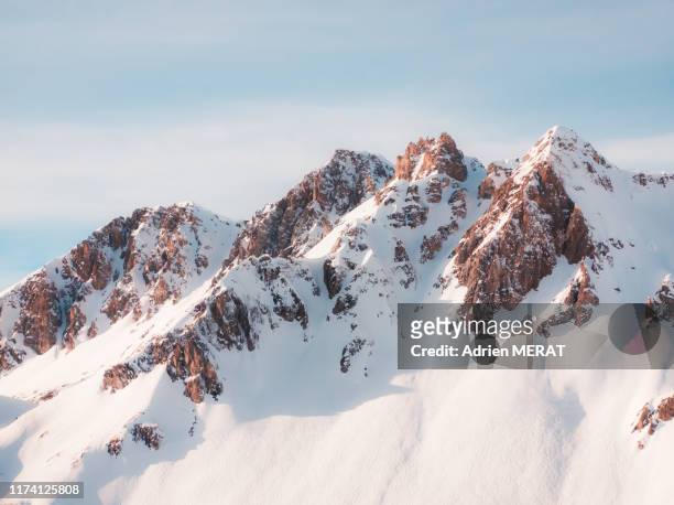 snowy mountains - tignes stockfoto's en -beelden