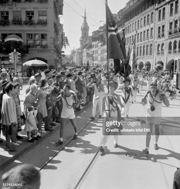 Swiss wrestling festival Berne 1945: Parade