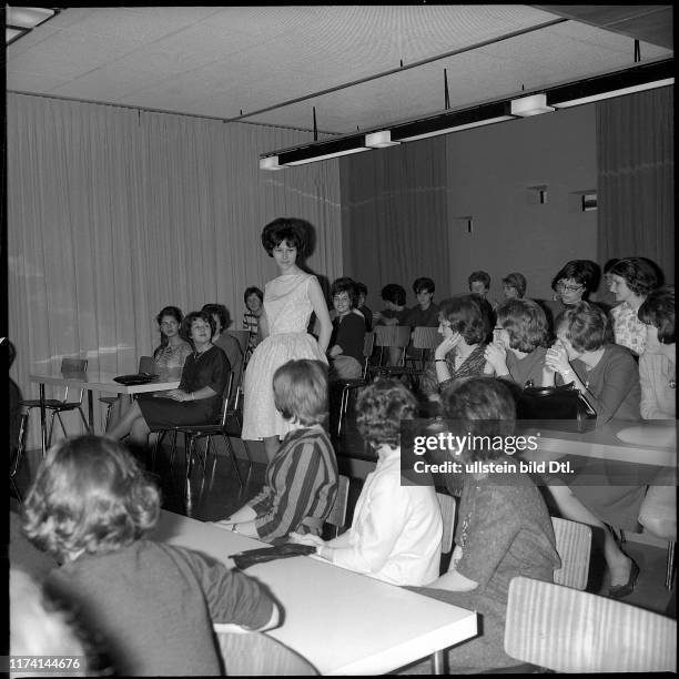 Frauen bei Werbeveranstaltung des FHD, Zürich 1962