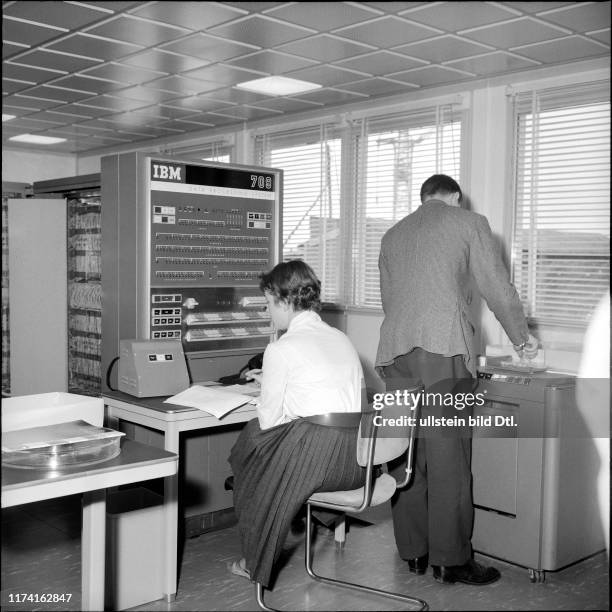 Computer Design 1960 1960 Computer Stock-Fotos und Bilder - Getty Images